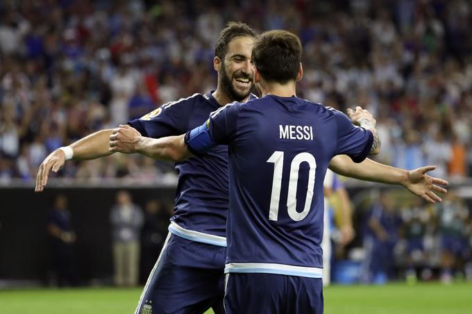 Gonzalo Higuain je dosegel dva zadetka, novi argentinski rekorder Lionel Messi pa enega. | Foto: 