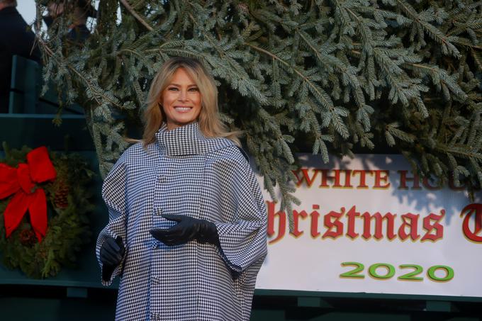 Božično drevesce je pričakala z nasmehom. | Foto: Reuters