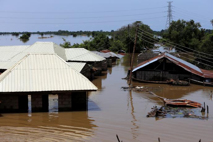 Nigerija poplave | Na prizadetih območjih potrebujejo predvsem šotore, hrano, zdravila in mreže proti komarjem, so sporočili iz agencije za izredne razmere. | Foto Reuters