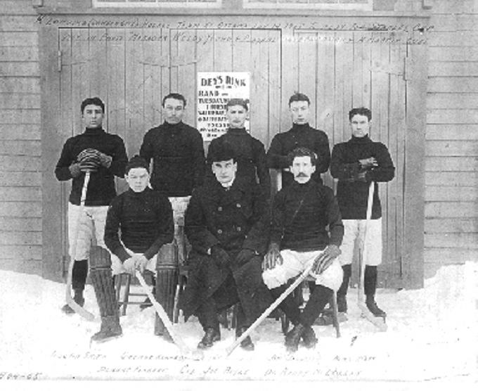 Hokejisti Dawson City Nuggets so leta 1904 izzvali aktualne prvak iz Ottawe in poskrbeli za enega od najbolj bizarnih bojev za Stanleyjev pokal. | Foto: commons.wikimedia.org