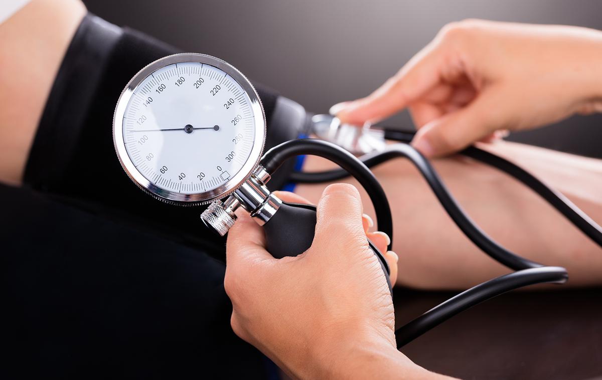 Krvni pritisk | Cilj aktivnosti ob svetovnem dnevu hipertenzije je spodbuditi ljudi k merjenju krvnega tlaka, povečati zavedanje o nevarnostih zvišanega krvnega tlaka in izboljšati zavzetost za zdravljenje, saj brez naštetega ni mogoče doseči ciljnih vrednosti, to je manj kot 140/90 mm Hg.