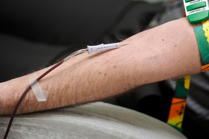 kri, darovanje | Prebolevniki bolezni covid-19 imajo v svoji krvni plazmi edinstveno zdravilo. | Foto STA