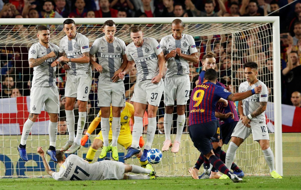 Marcelo Brozović Inter Barcelona | Genialna poteza Marcela Brozovića je hitro zaokrožila po spletu. | Foto Reuters