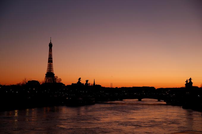 Ulice Pariza in drugih francoskih mest bodo samevale (vsaj) še do 11. maja. | Foto: Reuters