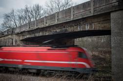 V Švici trčila vlaka. Najmanj 30 poškodovanih.