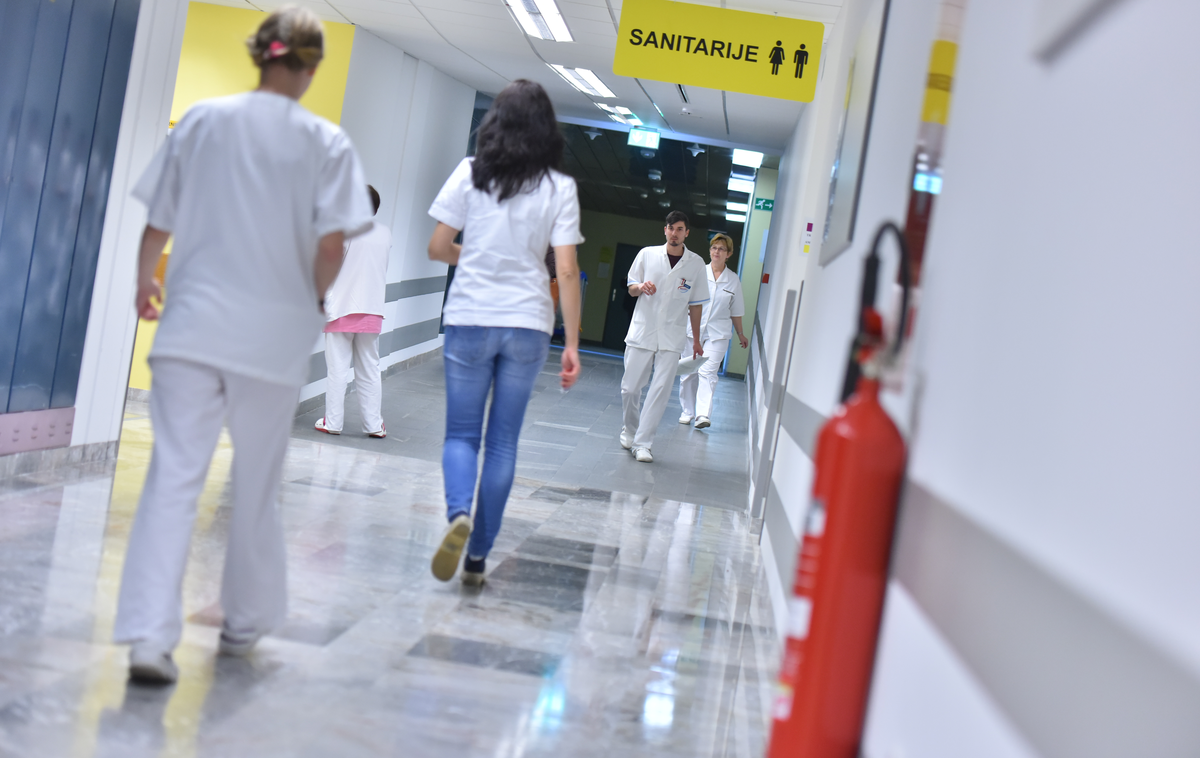 zdravniki, UKC Maribor | Družinski zdravniki opozarjajo, da velika količina papirjev in birokracije ne koristi ne njim ne bolnikom. | Foto STA
