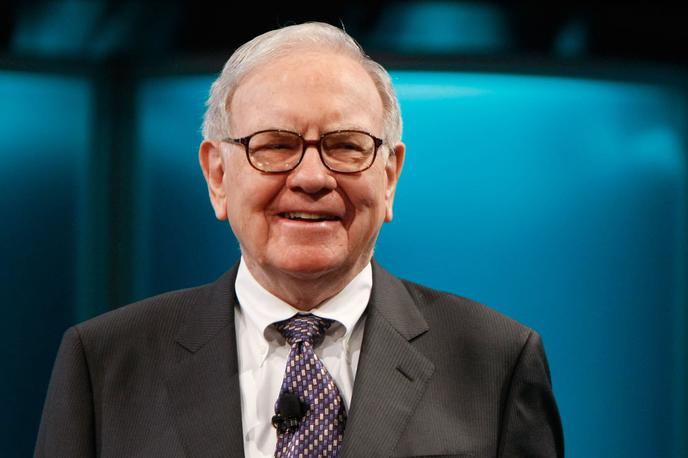 Warren Buffett | Warren Buffet je bil dolgo eden od treh najbogatejših posameznikov na svetu. Nato so se dvignili novodobni bogataši (ustanovitelj Facebooka Mark Zuckerberg, oče Tesle Elon Musk in seveda šef trgovca Amazon Jeff Bezos) in Buffett je s premoženjem v vrednosti okrog 70 milijard evrov padel na današnje šesto mesto na lestvici najpremožnejših Zemljanov.. | Foto Getty Images