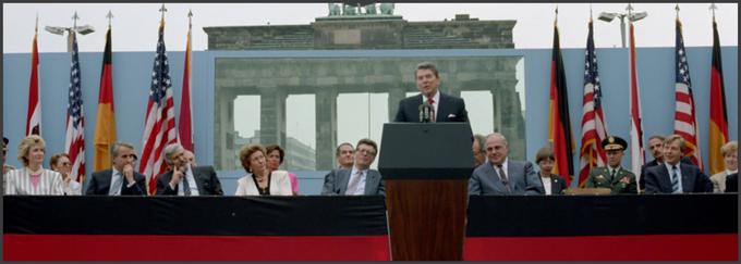 Drugi del nemške dokumentarne oddaje s strokovnimi intervjuji in pojasnjevalnimi grafikami ter s pričevanji ljudi, ki so grozo zidu doživeli, prikazuje ključne politične in družbene premike med novembrom 1988 in novembrom 1989, ko se je zid le moral ukloniti svobodi. • V torek, 5. 11., ob 20.50 na TV SLO 1 in v torek, 12. 11., ob 22. uri na Viasat History.*

 | Foto: 