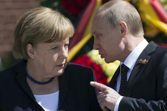 Angela Merkel in Vladimir Putin | Angela Merkel, ki je postala kanclerka leta 2005, je tudi zaradi nemških gospodarskih interesov kar šestnajst let dobro sodelovala z ruskim predsednikom Vladimirjem Putinom. | Foto Guliverimage