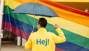 Podjetje IKEA Slovenija z dvigom mavrične zastave spodbuja k ustvarjanju bolj vključujočega okolja za osebe LGBT+