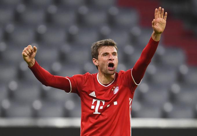 Thomas Müller v 21. minuti kar ni mogel verjeti, da je prejel rumeni karton. | Foto: Reuters