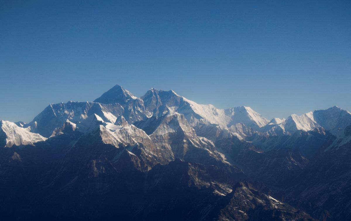Mount Everest | Mount Everest je v tej sezoni terjal že deseto smrtno žrtev. | Foto Reuters