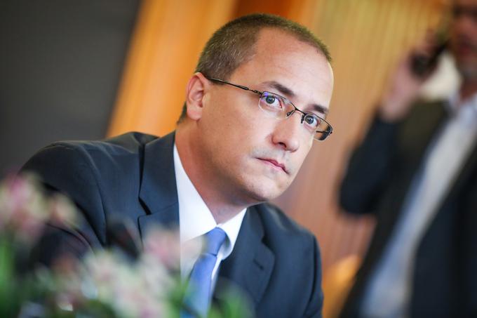 Kljub spodrsljaju z navajanjem magistrskega naziva je Jure Leben leta 2014 ostal v izvršnem odboru stranke SMC. | Foto: STA ,