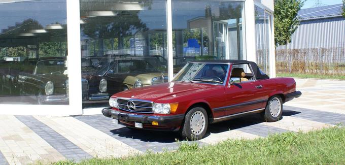 Avtomobil poganja motor V8 z močjo 230 "konjev". Mercedes je za ameriški trg izdelal 49 tisoč takih mercedesov. Trump je svojega leta 1987 kupil v New Yorku. | Foto: Baz Dreamcars