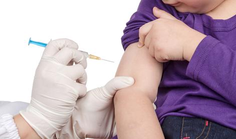 Izpad rutinskega cepljenja dojenčkov med pandemijo bo treba nadomestiti #video