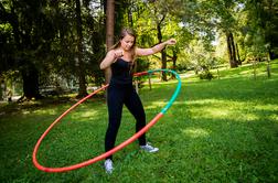Zakaj bi se morali čim prej lotiti vadbe s hula hoopom?