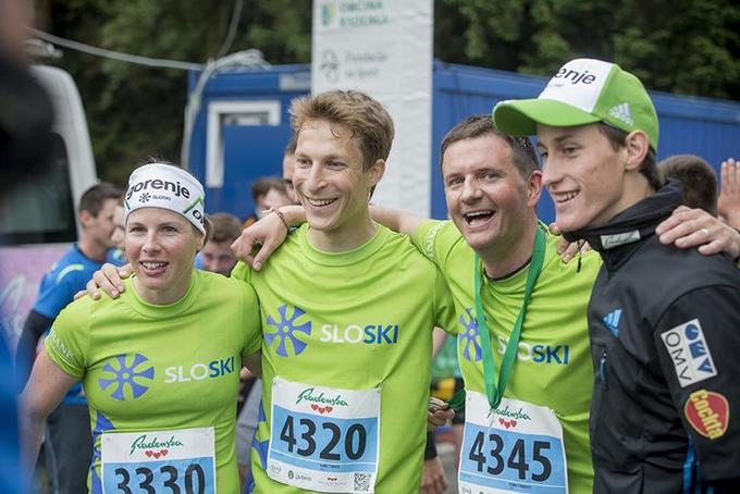 Maratona v Radencih se redno udeležuje tudi slovenska nordijska reprezentanca. V vlogi tekačev ali podeljevalcev medalj. | Foto: 