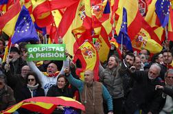 V Madridu več deset tisoč ljudi protestiralo proti neodvisnosti Katalonije