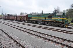 Po prenovljeni kočevski železnici pripeljal prvi tovorni vlak #video