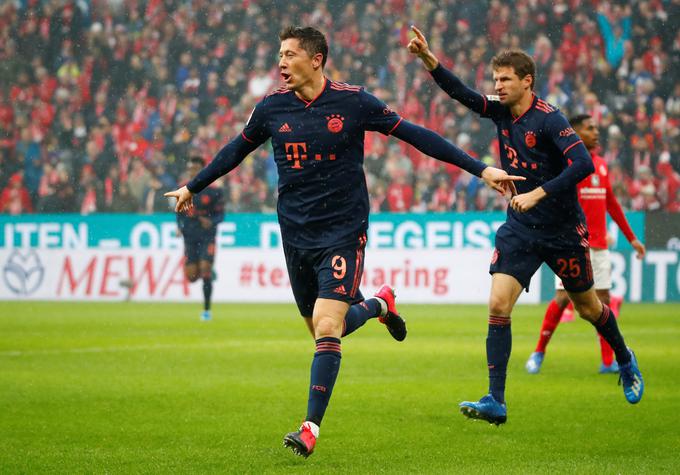 Veselje najboljšega strelca Bayerna in nemške lige Roberta Lewandowskega po 22. prvenstvenem golu sezone. | Foto: Reuters
