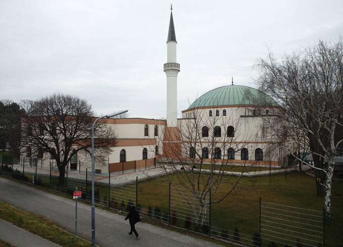 Po podatkih iz leta 2016 je takrat v Avstriji živelo 700 tisoč muslimanov, kar je predstavljalo osem odstotkov celotnega avstrijskega prebivalstva. Na fotografiji vidimo islamski center na Dunaju. | Foto: Reuters