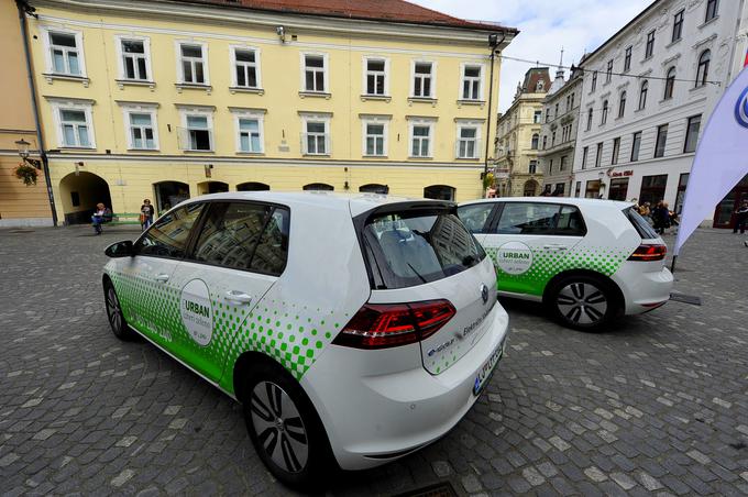 Ljubljanski župan je na predstavitvi projekta, ob prevzemu flote dvajsetih novih električnih e-golfov, dejal, da Eurban ni taksi služba, temveč storitev prevoza na klic, ki je del javnega prometa.  | Foto: Jure Gregorčič