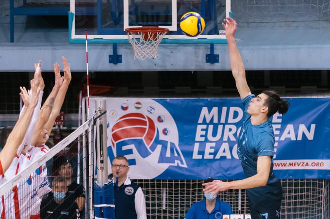 Nik Mujanović je k zmagi Calcita prispeval 10 točk. | Foto: Calcit Volley