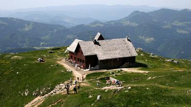 Dom v gorah, kjer napečejo tudi do 700 flancatov dnevno