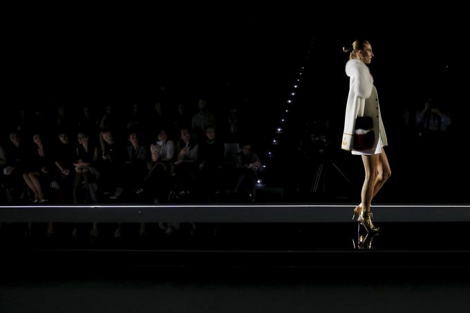 Ena od strategij Mercedes-Benza je povezovanje s tedni mode. Med ambasadorje znamke so vključili tudi več žensk z močno osebnostjo. | Foto: 