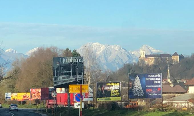 Ob vpadnici v Ljubljano je polno reklamnih panojev.  | Foto: Očistimo Slovenijo reklamnih panojev