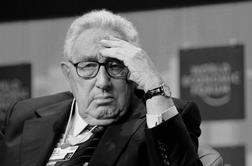 Umrl je ameriški državnik Henry Kissinger
