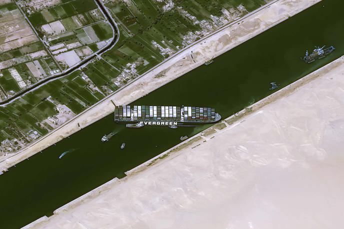 Sueški prekop ladja | Foto Airbus Space