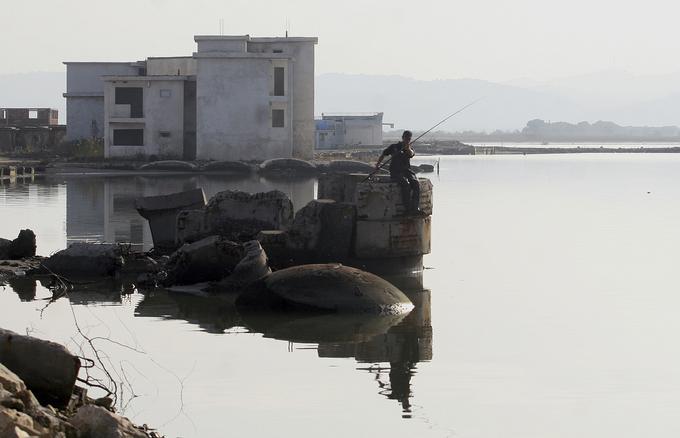 Država ob Jadranskem in Jonskem morju je na svetovni lestvici na 106. mestu in revnejša od držav, kot sta Alžirija ali Angola. | Foto: Reuters