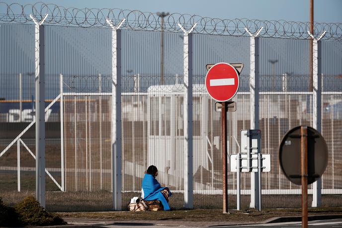 pristanišče Calais migranti trajekt | Migranti in begunci se že leta zbirajo v francoskih pristaniščih ob Rokavskem prelivu v upanju, da bodo lahko prišli do Velike Britanije, pogosto zato, ker tam že živijo njihovi sorodniki. | Foto Reuters