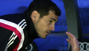 Evropski prvaki na kolenih: Iker Casillas v slogu začetnika (video)