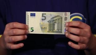 Italijanski avtomati ne sprejemajo novih bankovcev za 5 evrov