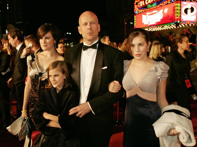 Bruce Willis leta 2004 s hčerkami Rumer, Tallulah in Scout, ki so se mu rodile v zakonu z Demi Moore. | Foto: Guliverimage/Vladimir Fedorenko