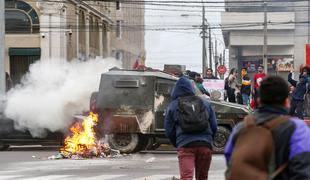 V nasilju na protestih v Čilu trije mrtvi #foto #video
