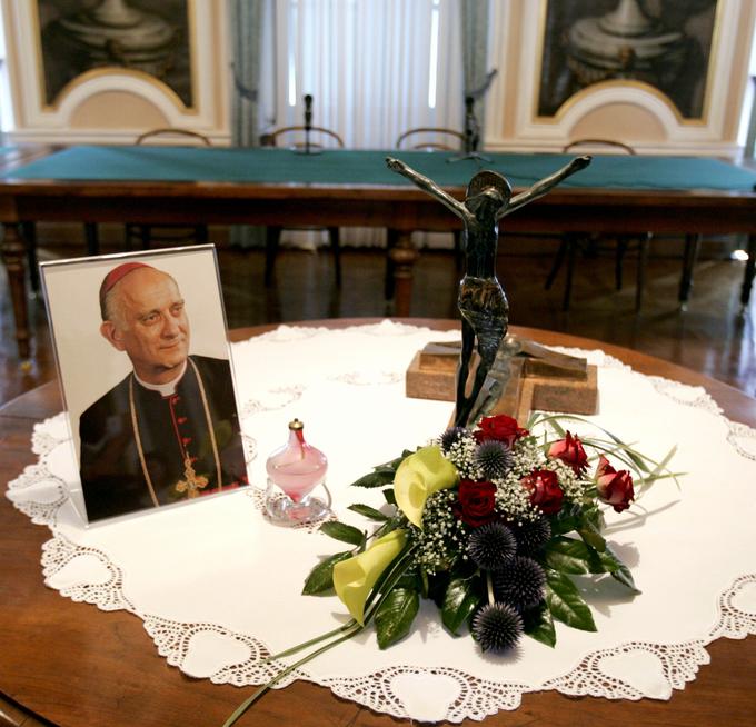 Alojzij Šuštar je bil v duhovnika posvečen leta 1946, leta 1980 je postal ljubljanski nadškof in metropolit. To službo je opravljal do leta 1997, umrl pa je leta 2007. | Foto: STA ,