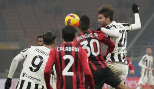 Remi na derbiju v Milanu, Roma v 13 minutah Empoliju nasula štiri gole, Napoli potopil Belčeve
