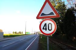 Pozabljen prometni znak: Je omejitev hitrosti neupravičena?