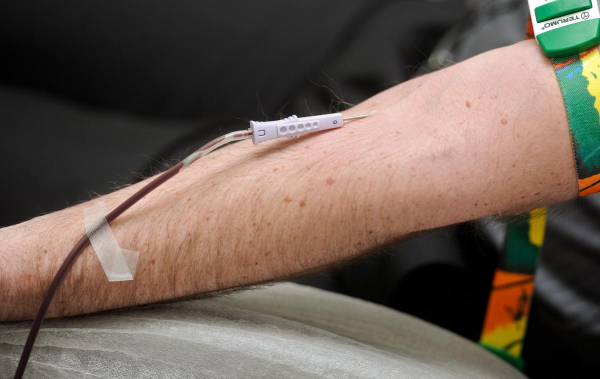 kri, darovanje | Prebolevniki bolezni covid-19 imajo v svoji krvni plazmi edinstveno zdravilo. | Foto STA