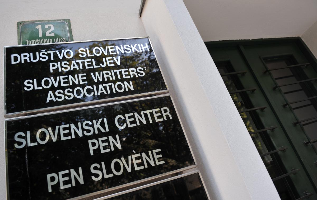 DSP Društvo slovenskih pisateljev pisatelji | Sestanki in zbori so dostikrat tako slabo obiskani kot srečanja preživelih po atomski kataklizmi. | Foto STA