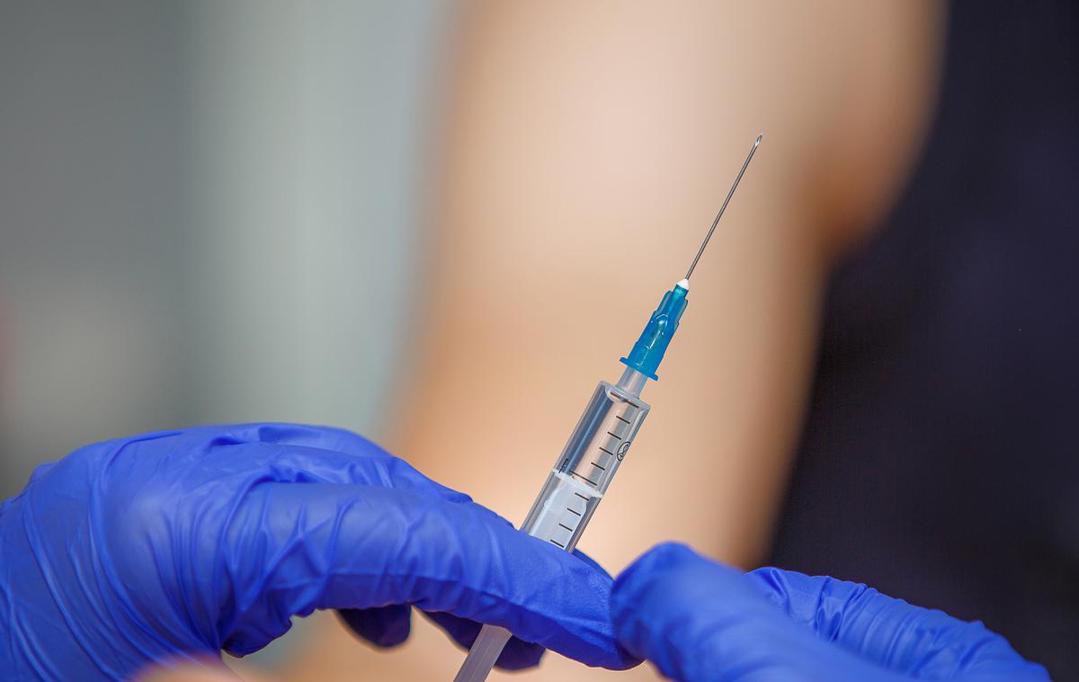 Cepljenje | Prebivalstvo Slovenije je, kot kažeta raziskavi, med bolj zadržanimi do cepiva za covid-19 | Foto Getty Images