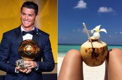 Ronaldo z zlato žogo, atraktivna Irina s kokosom med nogami