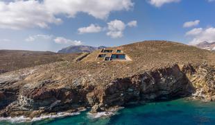 Fascinantna hiša v pečini nad Sredozemskim morjem #video