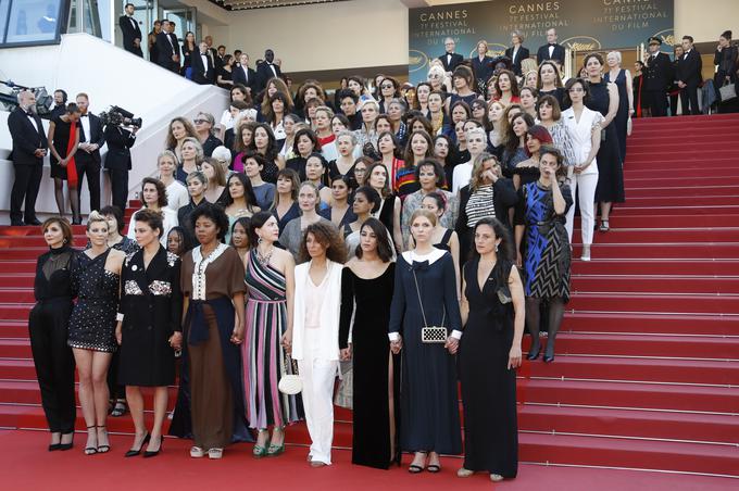Filmske ustvarjalke so na protestu v Cannesu po poročanju nemške tiskovne agencije dpa podprle gibanje Jaz tudi/Me too, ki se bori proti spolnemu nadlegovanju in si prizadeva za enakopravnost med spoloma v filmski industriji. | Foto: Reuters
