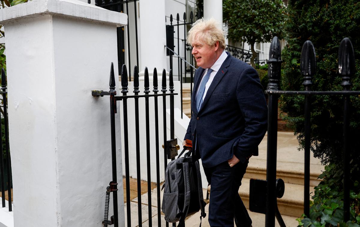 Boris Johnson | Afera Partygate je močno prispevala k padcu Johnsonove vlade in njegovemu odstopu. Od sredinega zagovora, ko bo Johnson stopil pred parlamentarni odbor, bi lahko bila odvisna njegova nadaljnja politična kariera. Že dlje časa se namreč širijo govorice o njegovi morebitni vrnitvi. | Foto Reuters