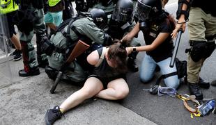 Protestniki v Hongkongu kljub policijski prepovedi znova na ulicah
