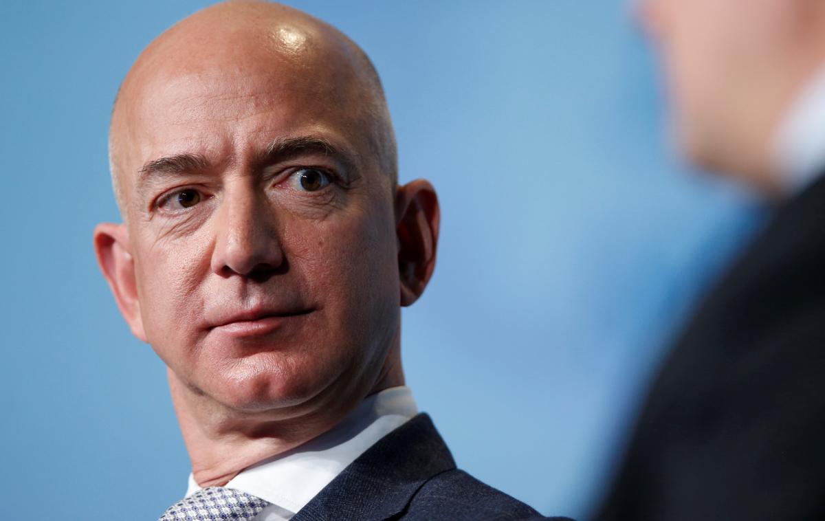 Jeff Bezos, Amazon | Jeff Bezos je s premoženjem v vrednosti približno 105 milijard evrov trenutno najbogatejši človek na svetu. Večina njegovega premoženja je sicer vezanega na njegov lastniški delež v podjetju Amazon.  | Foto Reuters